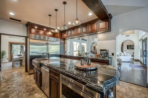 Kitchen - 5334 N Marjan Ave, Clovis, CA 93619 photo 7 of 9