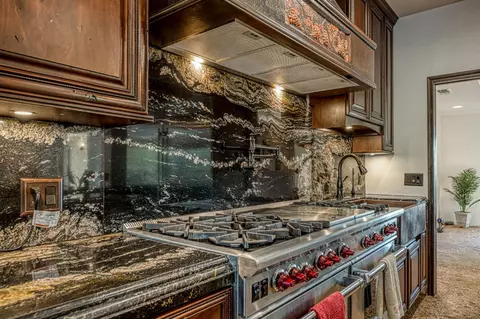 Kitchen - 5334 N Marjan Ave, Clovis, CA 93619 photo 6 of 9
