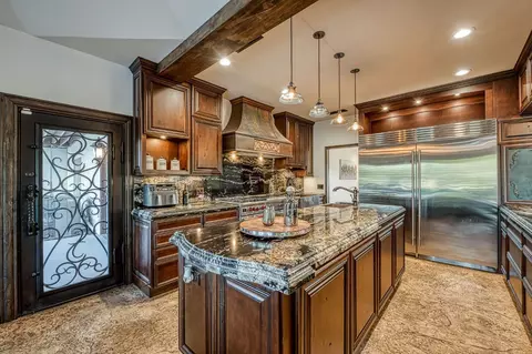 Kitchen - 5334 N Marjan Ave, Clovis, CA 93619 photo 8 of 9