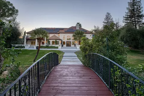 Exterior - 5334 N Marjan Ave, Clovis, CA 93619 photo 4 of 12