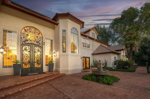 Exterior - 5334 N Marjan Ave, Clovis, CA 93619 photo 2 of 12