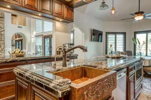 Kitchen - 5334 N Marjan Ave, Clovis, CA 93619 photo 4 of 9