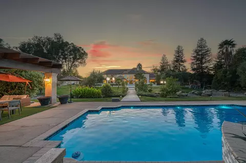 Exterior - 5334 N Marjan Ave, Clovis, CA 93619 photo 8 of 12