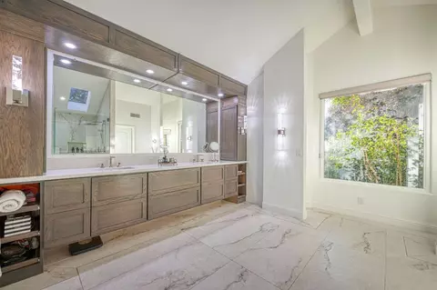 Bath - 5334 N Marjan Ave, Clovis, CA 93619 photo 6 of 8