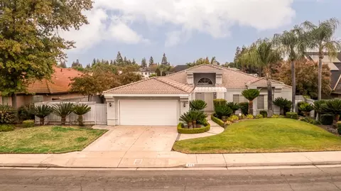 825 E Catalina Cir, Fresno, CA 93730