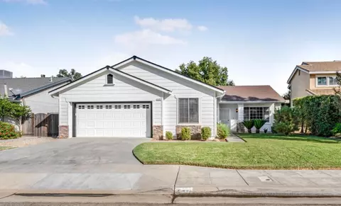 Exterior - 2137 Goshen Ave, Clovis, CA 93611 photo 2 of 6