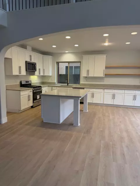 Kitchen - 1823 Houston Ave, Clovis, CA 93619 photo 4 of 6