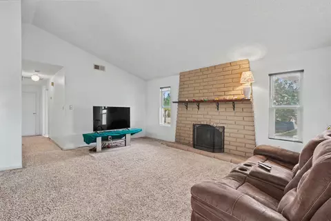 Living - 18618 Hanover Dr, Madera, CA 93638 photo 1 of 3