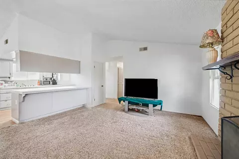 Living - 18618 Hanover Dr, Madera, CA 93638 photo 2 of 3