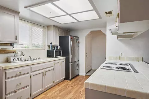 Kitchen - 18618 Hanover Dr, Madera, CA 93638 photo 2 of 2