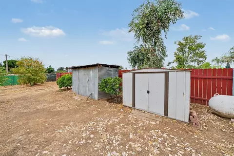 Exterior - 18618 Hanover Dr, Madera, CA 93638 photo 3 of 12