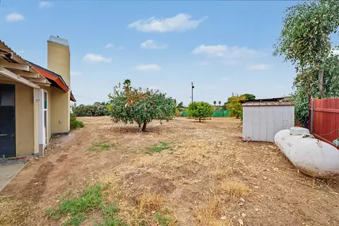 Exterior - 18618 Hanover Dr, Madera, CA 93638 photo 2 of 12