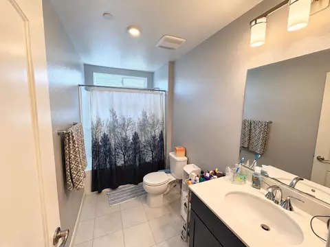 Bath - 3242 Simental Ave, Clovis, CA 93619 photo 3 of 3