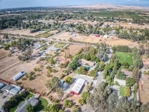 9585 E Bullard Ave, Clovis, CA 93619