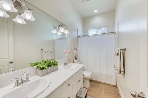 Bath - 3965 Buckingham Ave, Clovis, CA 93619 photo 1 of 3