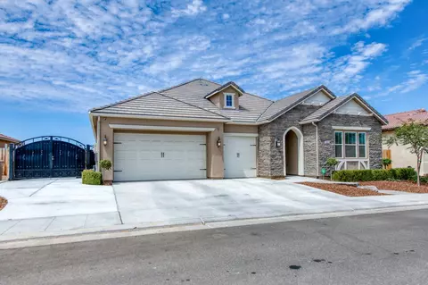 Exterior - 3965 Buckingham Ave, Clovis, CA 93619 photo 3 of 4