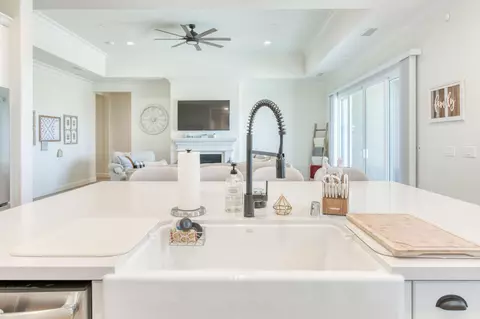 Kitchen - 3965 Buckingham Ave, Clovis, CA 93619 photo 2 of 6