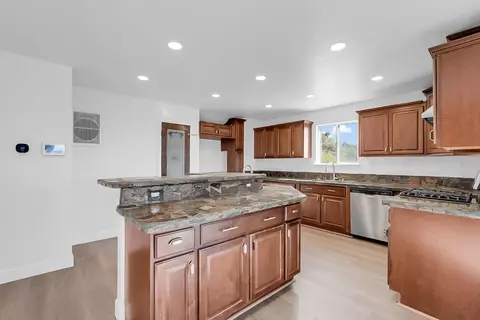 Kitchen - 30450 Morgan Canyon Rd, Prather, CA 93651 photo 2 of 3