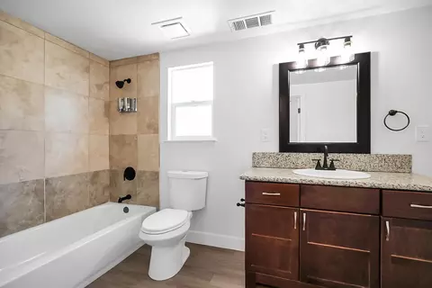 Bath - 30450 Morgan Canyon Rd, Prather, CA 93651 photo 4 of 4