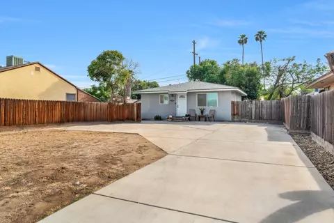 3012 E Floradora Ave, Fresno, CA 93703