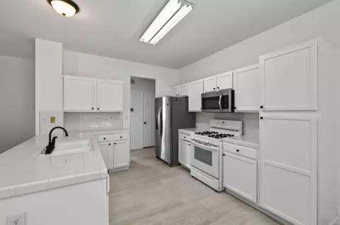 Kitchen - 1436 E Cypress Ave, Reedley, CA 93654 photo 1 of 3