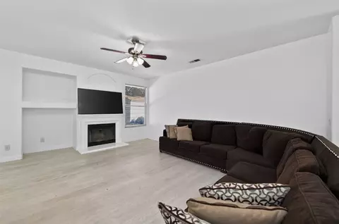 Living - 1436 E Cypress Ave, Reedley, CA 93654 photo 2 of 4