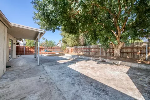 Exterior - 1436 E Cypress Ave, Reedley, CA 93654 photo 11 of 13