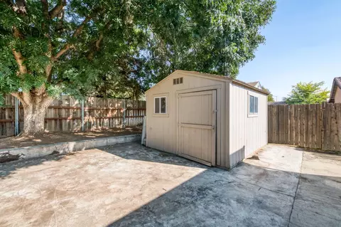 Exterior - 1436 E Cypress Ave, Reedley, CA 93654 photo 10 of 13