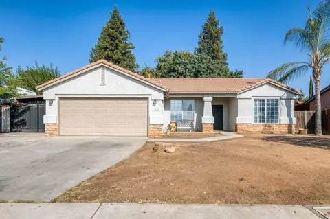 Exterior - 1436 E Cypress Ave, Reedley, CA 93654 photo 3 of 13
