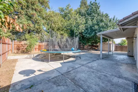 Exterior - 1436 E Cypress Ave, Reedley, CA 93654 photo 8 of 13