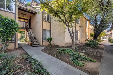 1550 W Ashlan Ave #208, Fresno, CA 93705