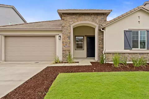 Exterior - 295 N Laker Ln, Fowler, CA 93625 photo 3 of 11