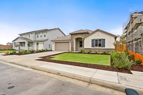 Exterior - 295 N Laker Ln, Fowler, CA 93625 photo 2 of 11