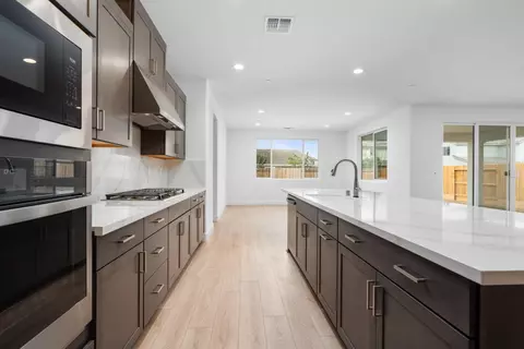 Entry Way - 295 N Laker Ln, Fowler, CA 93625 photo 3 of 6