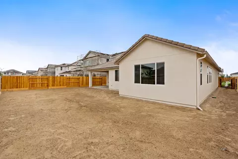 Exterior - 295 N Laker Ln, Fowler, CA 93625 photo 8 of 11