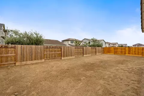 Exterior - 295 N Laker Ln, Fowler, CA 93625 photo 9 of 11