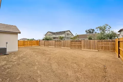 Exterior - 295 N Laker Ln, Fowler, CA 93625 photo 11 of 11