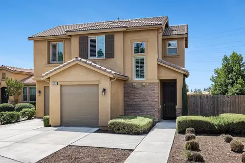 5953 W Turtle Bay Dr, Fresno, CA 93722