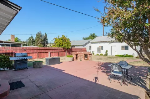 Exterior - 417 N O St, Madera, CA 93637 photo 3 of 8