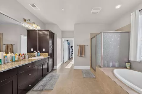 Bath - 1855 N Whitehorse Ln, Clovis, CA 93619 photo 3 of 5