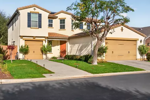 Exterior - 1855 N Whitehorse Ln, Clovis, CA 93619 photo 2 of 4