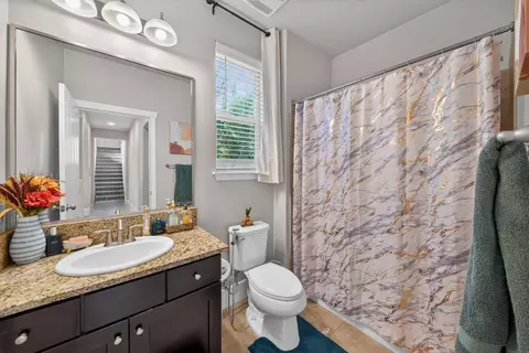 Bath - 1855 N Whitehorse Ln, Clovis, CA 93619 photo 5 of 5