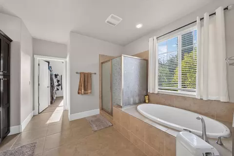 Bath - 1855 N Whitehorse Ln, Clovis, CA 93619 photo 4 of 5