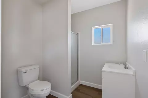 Bath - 1950 Van Horn St, Selma, CA 93662 photo 3 of 3