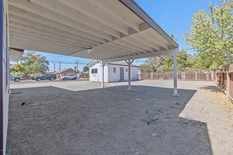 Exterior - 1950 Van Horn St, Selma, CA 93662 photo 7 of 12