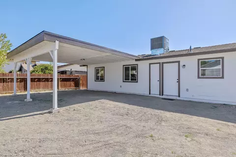 Exterior - 1950 Van Horn St, Selma, CA 93662 photo 8 of 12