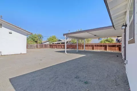 Exterior - 1950 Van Horn St, Selma, CA 93662 photo 6 of 12