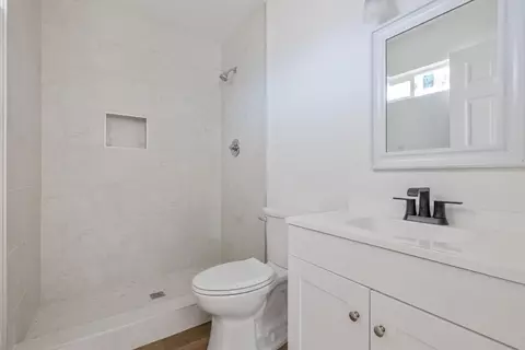 Bath - 1950 Van Horn St, Selma, CA 93662 photo 2 of 3