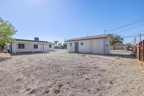 Exterior - 1950 Van Horn St, Selma, CA 93662 photo 11 of 12