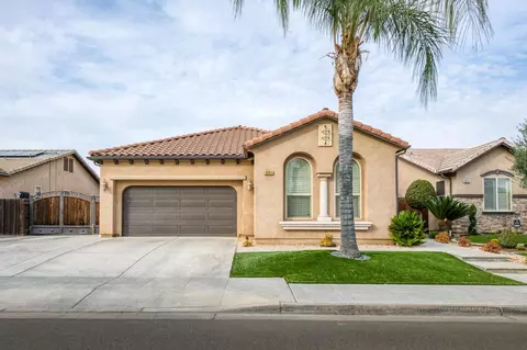 6884 W Calimyrna Ave, Fresno, CA 93723